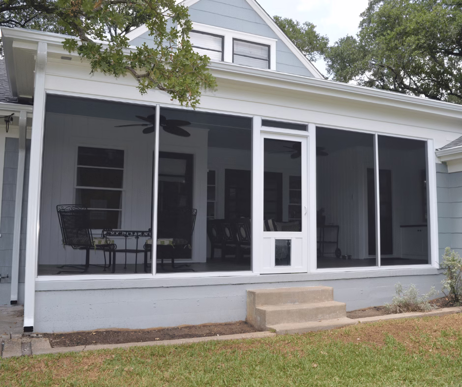 Screened-in porch addition connected to home illustrating a finished outdoor structure by a deck builder in Bryan College Station designed to prevent common deck construction mistakes